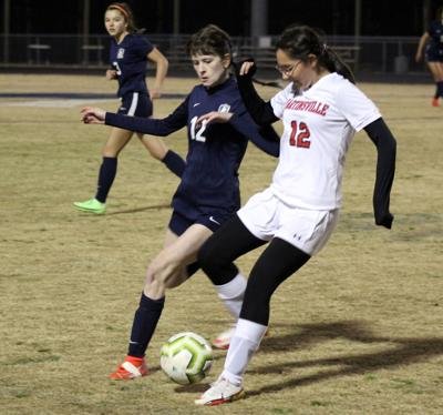 Raiders girls kick off season with shutout