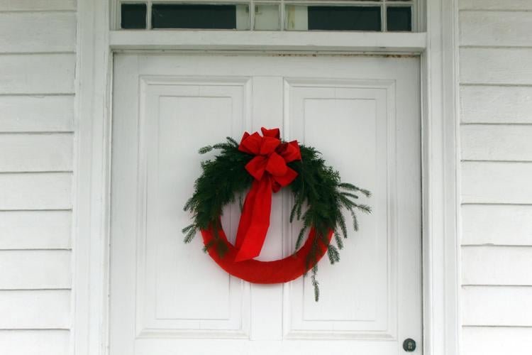 Appomattox Garden Club decorates Appomattox Court House National Historical Park