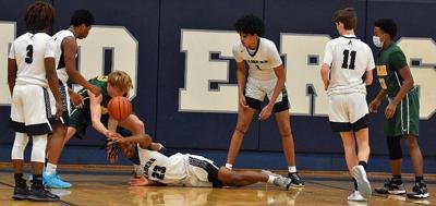 Appomattox varsity boys lose tight contest to Nelson County; JV Raiders win