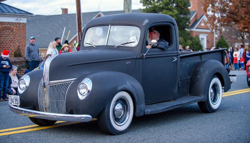 Appomattox holds 30th annual Christmas parade, lighting ceremony