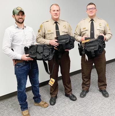 Militia donates medical bags to sheriff’s office
